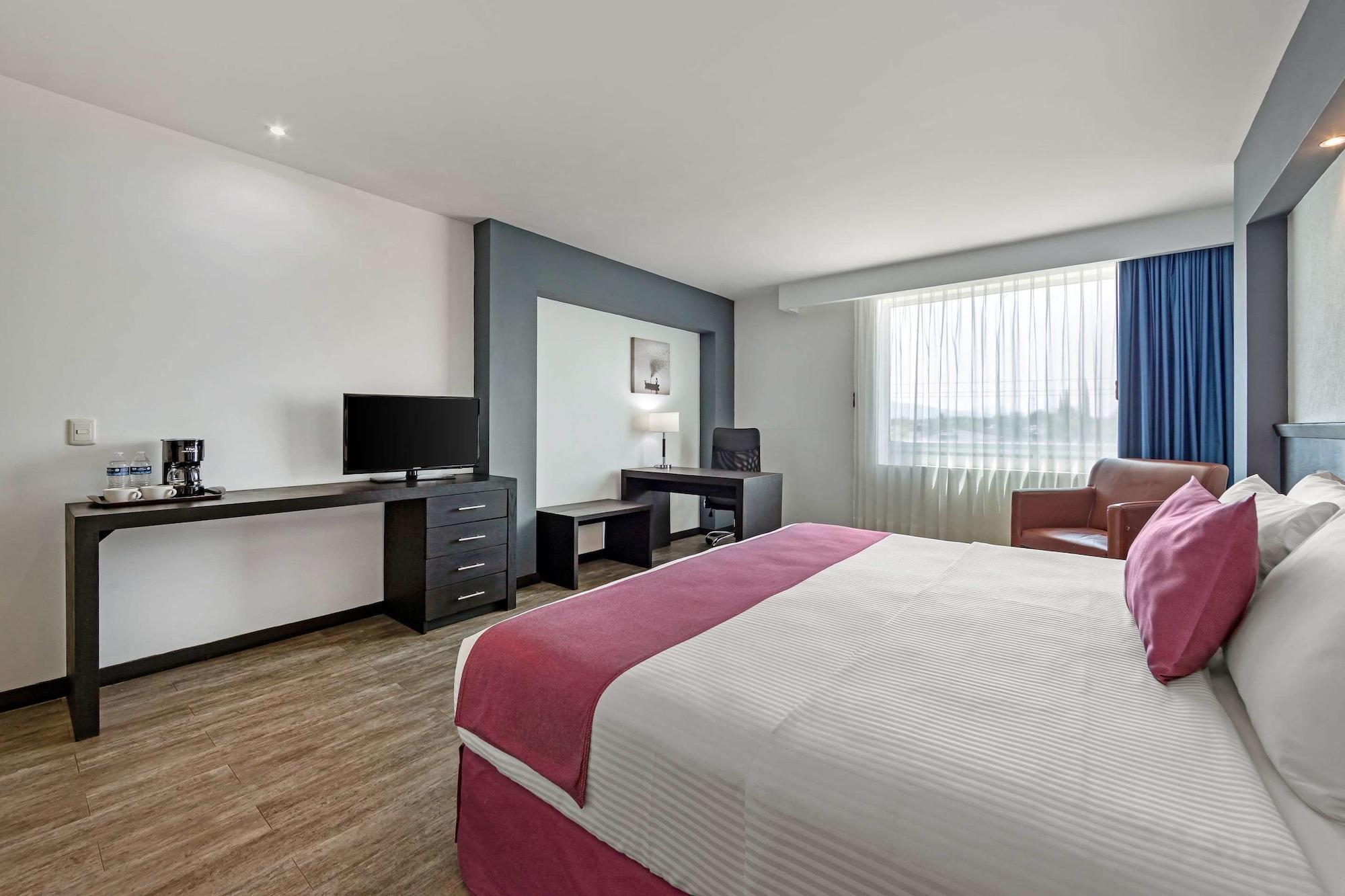 Comfort Inn Морелия Екстериор снимка
