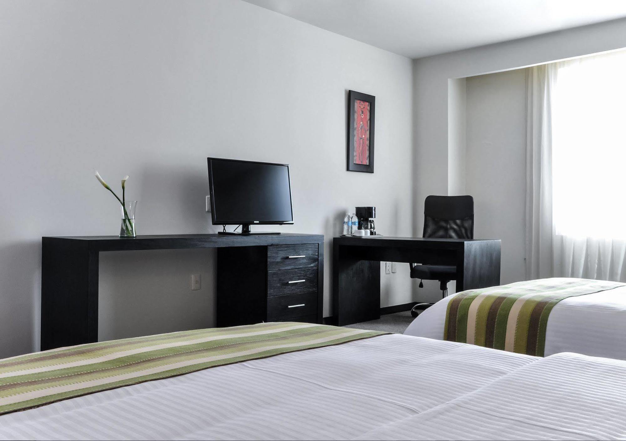 Comfort Inn Морелия Екстериор снимка