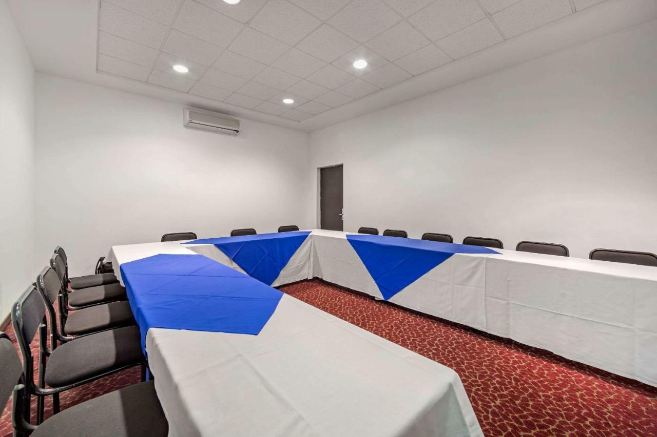 Comfort Inn Морелия Екстериор снимка