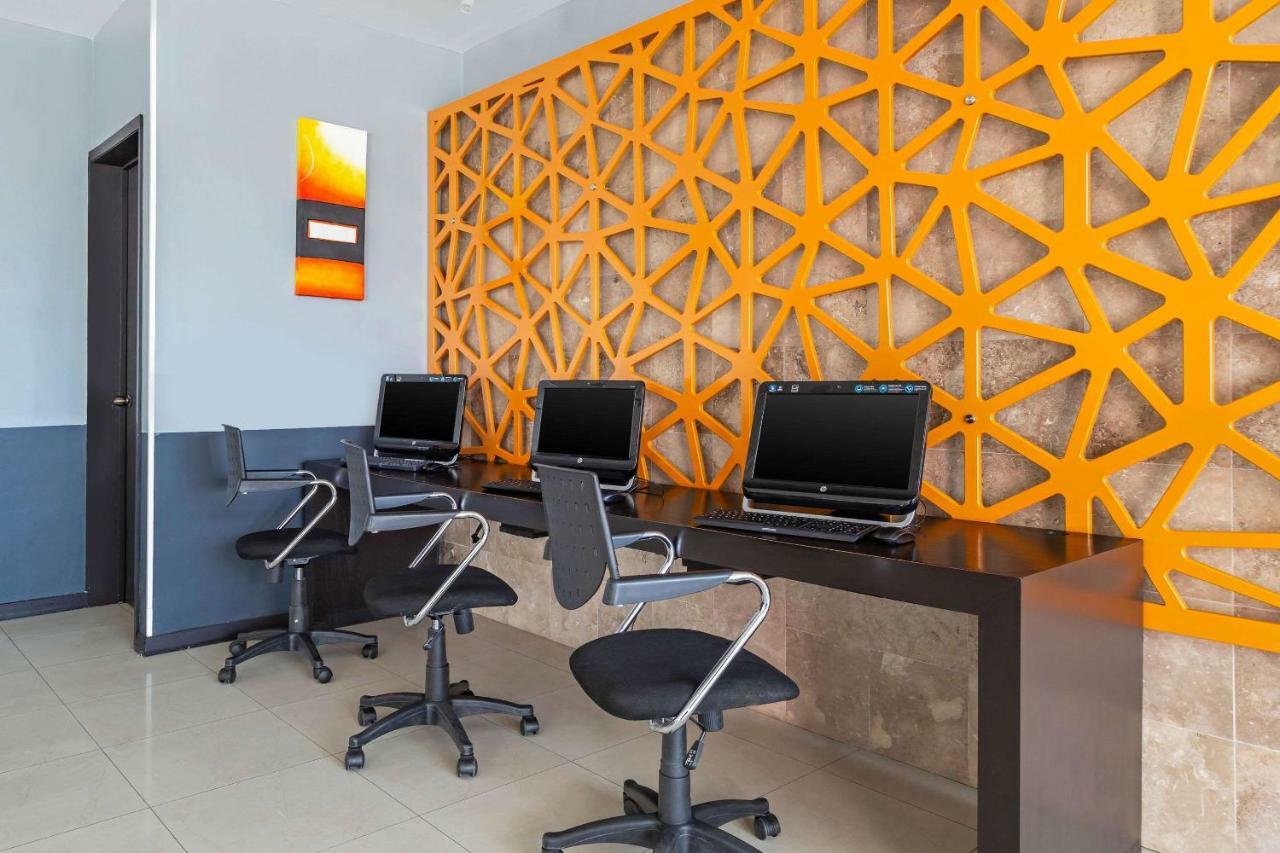 Comfort Inn Морелия Екстериор снимка